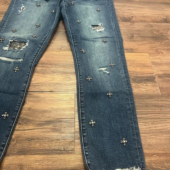 BLANKNYC Cropped Girlfriend Gemmed Jeans - Picture 11 of 13